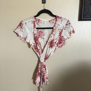 «« Floral Wrap Top »»